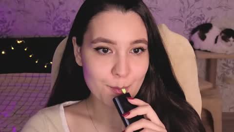 Snapshot of anny_shine chatting on 05.30.26 Annie online show from 05.30.26