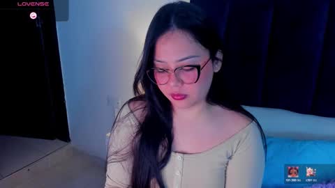 Snapshot of annye01_ chatting on 12.16.25 anny online show from 12.16.25