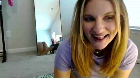 Snapshot of ansleypage chatting on 02.18.26 heyitsansley online show from 02.18.26