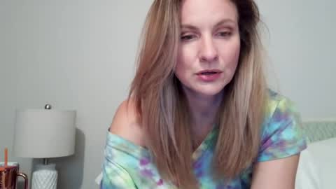 Snapshot of ansleypage chatting on 07.13.26 heyitsansley online show from 07.13.26