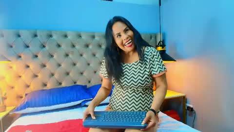 Snapshot of anthonelaa__ chatting on 04.25.26 Anthonelaa online show from 04.25.26