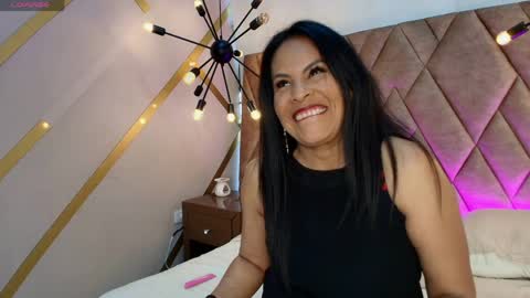 Snapshot of anthonelaa__ chatting on 05.08.26 Anthonelaa online show from 05.08.26