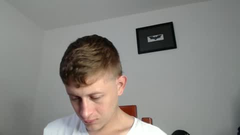 Snapshot of anthonnymorrison chatting on 12.02.24 leon online show from 12.02.24