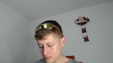 Snapshot of anthonnymorrison chatting on 12.07.24 leon online show from 12.07.24