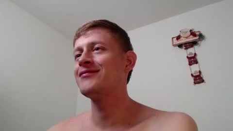 Snapshot of anthonnymorrison chatting on 12.08.24 leon online show from 12.08.24