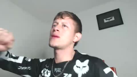 Snapshot of anthonnymorrison chatting on 01.04.25 leon online show from 01.04.25