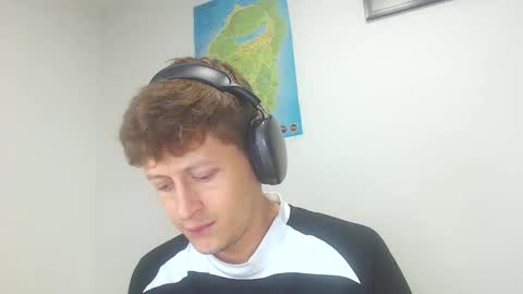 Snapshot of anthonnymorrison chatting on 03.04.25 leon online show from 03.04.25