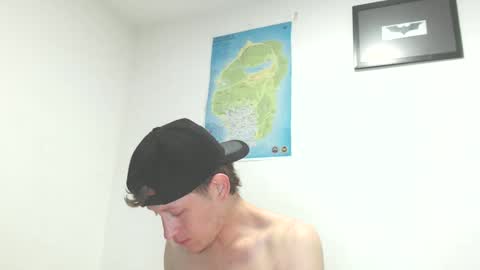 Snapshot of anthonnymorrison chatting on 03.08.25 leon online show from 03.08.25