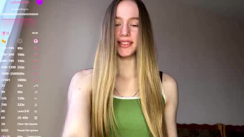 Snapshot of antionettepulgarin chatting on 03.04.26 Viktoria online show from 03.04.26