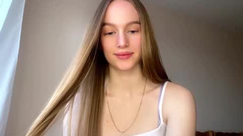 Snapshot of antionettepulgarin chatting on 03.13.26 Viktoria online show from 03.13.26