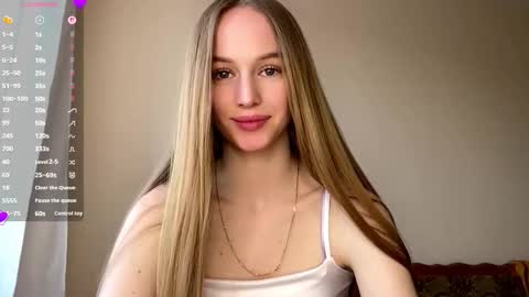 Snapshot of antionettepulgarin chatting on 03.25.26 Viktoria online show from 03.25.26