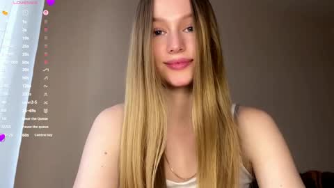Snapshot of antionettepulgarin chatting on 04.15.26 Viktoria online show from 04.15.26