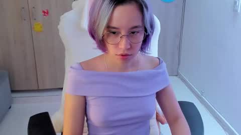 Snapshot of anto_sweet18 chatting on 09.11.25 My birthday is on december 2nd surprise me with a gift from my amazonlist online show from 09.11.25
