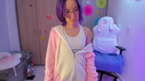Snapshot of anto_sweet18 chatting on 10.07.25 My birthday is on december 2nd surprise me with a gift from my amazonlist online show from 10.07.25