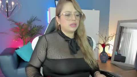 Snapshot of anto_thompson chatting on 06.20.26 Antonella online show from 06.20.26