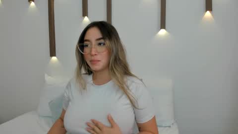 A N T O N E L L A  online show from 01.25.25