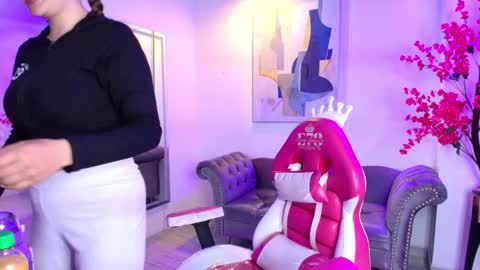 Snapshot of antonella_wiild chatting on 03.16.26 Antonella online show from 03.16.26