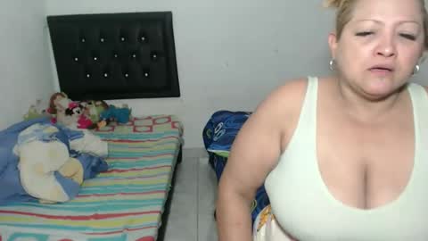 Snapshot of antonella_y_tayrone chatting on 04.26.26 antonella_y_tayrone online show from 04.26.26