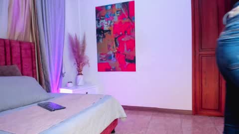 AntonellaHall  online show from 12.07.24