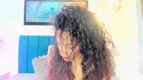 AntonellaHall  online show from 03.04.25