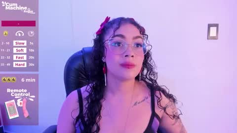 A N T O N E L L E  online show from 09.10.25