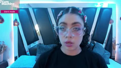 A N T O N E L L E  online show from 09.11.25