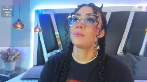 A N T O N E L L E  online show from 11.22.25