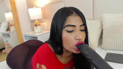 Snapshot of antoniaross chatting on 06.18.26 Antonia online show from 06.18.26