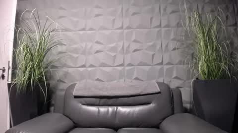 HI My name is Antonio online show from 02.05.25