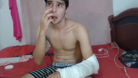 Snapshot of antony_2024 chatting on 01.06.25 karol y antony online show from 01.06.25