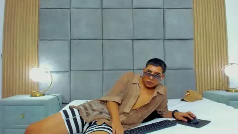 Snapshot of antonycres chatting on 11.08.25 Antonycress online show from 11.08.25