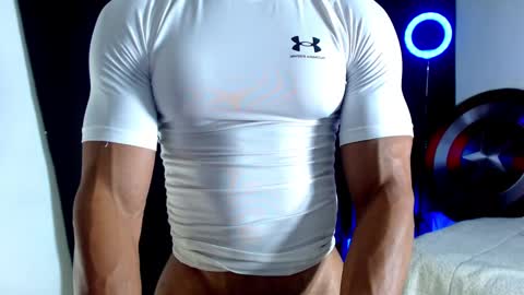 Instagram miguelangel1802  online show from 10.22.25