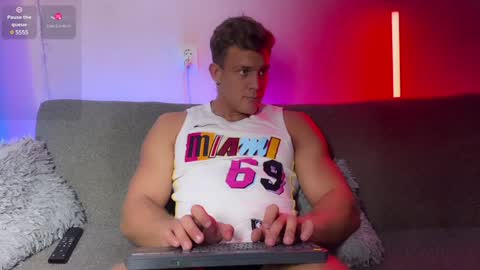 Snapshot of antray_misti chatting on 02.03.25 Adam 24 online show from 02.03.25