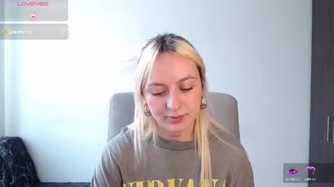 Snapshot of anttoniia chatting on 12.13.24 Antonia online show from 12.13.24