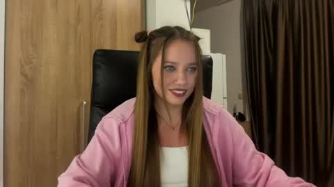 Snapshot of anuetta chatting on 08.03.26 Aneutta online show from 08.03.26