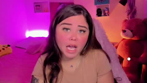   Independent model  online show from 02.25.25