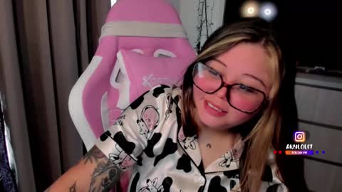   Independent model  online show from 01.09.26