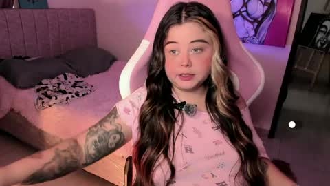   Independent model  online show from 05.13.26