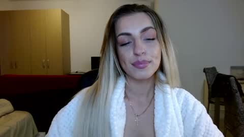 Snapshot of anyamurr chatting on 05.17.26 Anya online show from 05.17.26