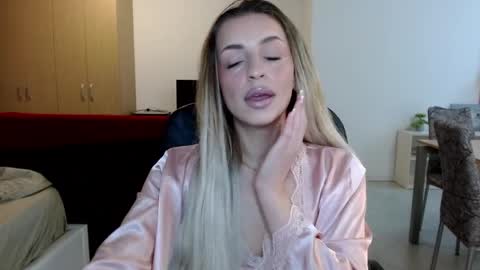 Snapshot of anyamurr chatting on 05.18.26 Anya online show from 05.18.26