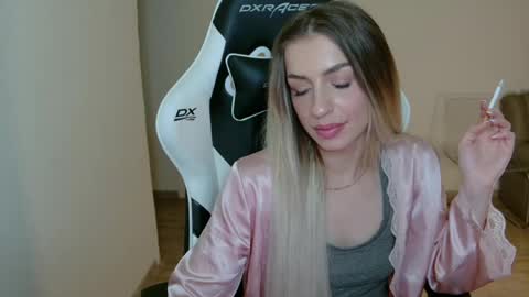 Snapshot of anyamurr chatting on 05.26.26 Anya online show from 05.26.26
