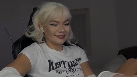 Snapshot of anykitty chatting on 11.22.25 Anykitty online show from 11.22.25