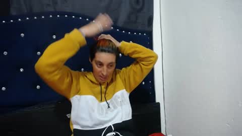 Snapshot of anyu_1306 chatting on 02.01.25 anyu online show from 02.01.25