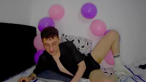 Snapshot of aogut17 chatting on 06.22.26 aogut17 online show from 06.22.26