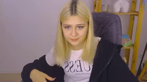 ApheliaStar online show from 10.25.25