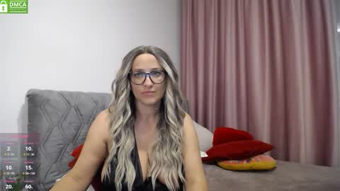 Snapshot of aphrodite32 chatting on 09.21.25 Sarah online show from 09.21.25