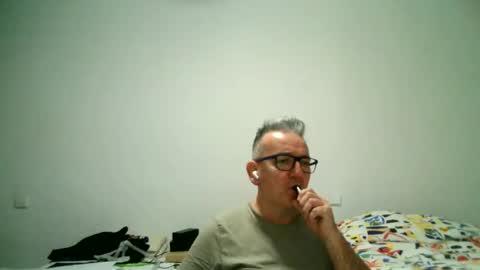 Snapshot of apixaba chatting on 01.02.25 furry bear online show from 01.02.25