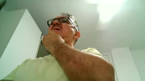 Snapshot of apixaba chatting on 09.28.25 furry bear online show from 09.28.25