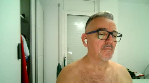 Snapshot of apixaba chatting on 09.30.25 furry bear online show from 09.30.25