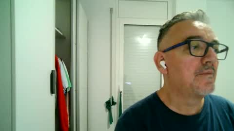 Snapshot of apixaba chatting on 10.06.25 furry bear online show from 10.06.25